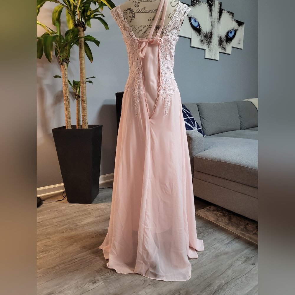 Modest lace bridesmaid dress - Picture 7 of 14